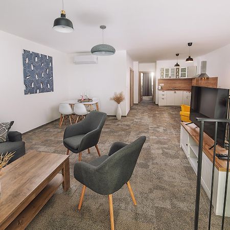 Aparthotel Central Liptovský Mikuláš מראה חיצוני תמונה