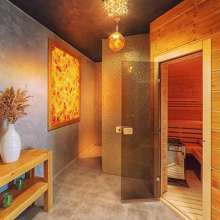 Aparthotel Central Liptovský Mikuláš מראה חיצוני תמונה