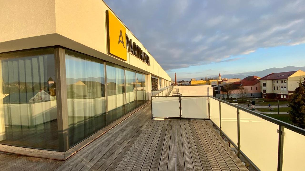Aparthotel Central Liptovský Mikuláš מראה חיצוני תמונה