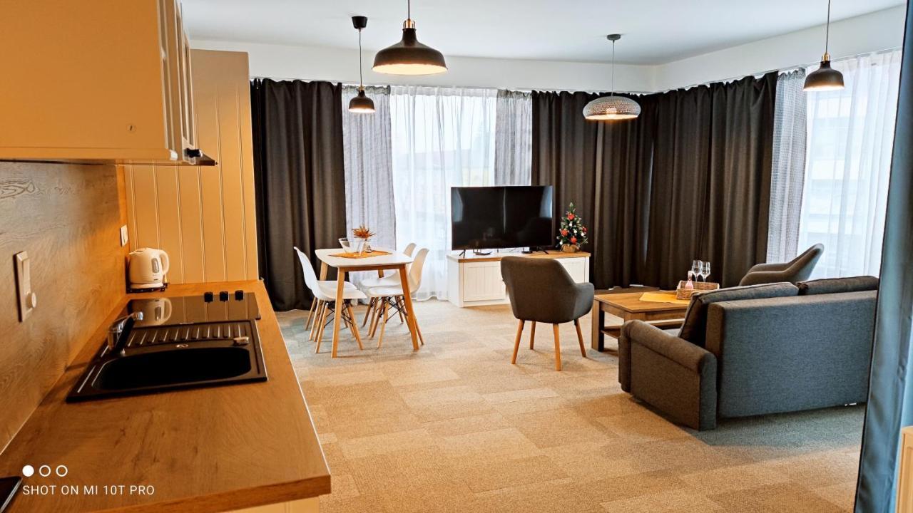 Aparthotel Central Liptovský Mikuláš מראה חיצוני תמונה