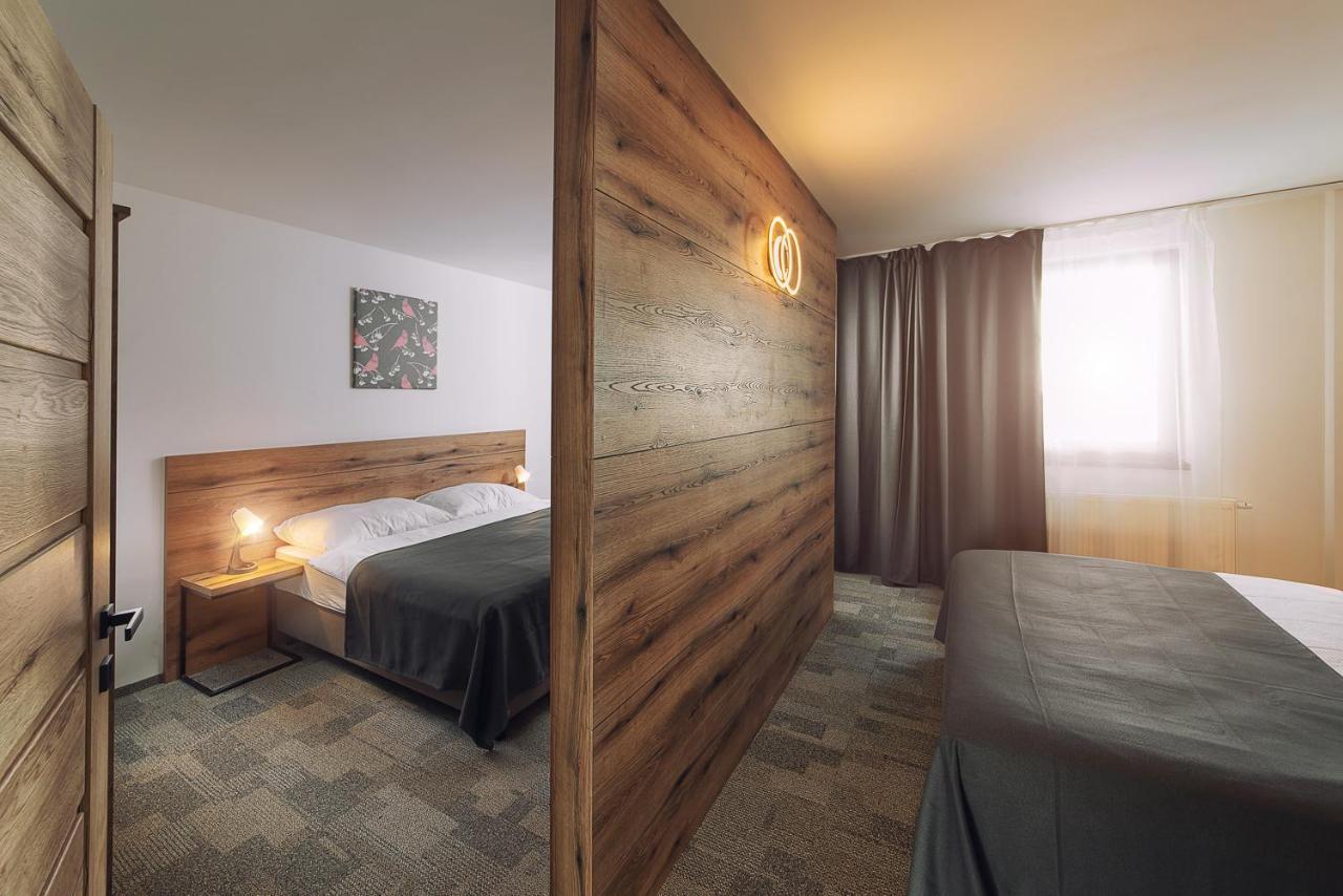 Aparthotel Central Liptovský Mikuláš מראה חיצוני תמונה
