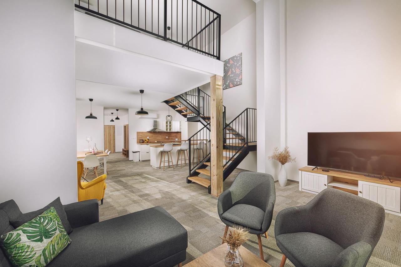 Aparthotel Central Liptovský Mikuláš מראה חיצוני תמונה