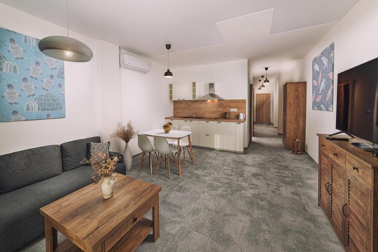 Aparthotel Central Liptovský Mikuláš מראה חיצוני תמונה