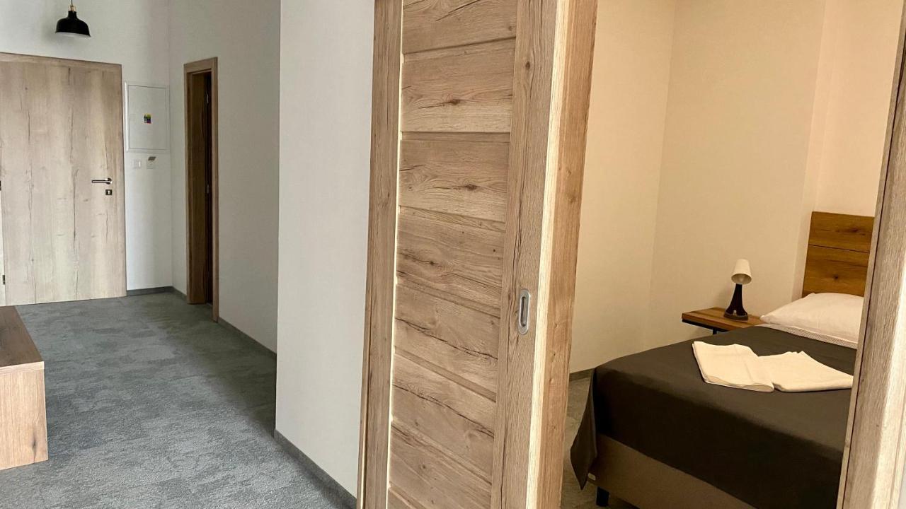 Aparthotel Central Liptovský Mikuláš מראה חיצוני תמונה