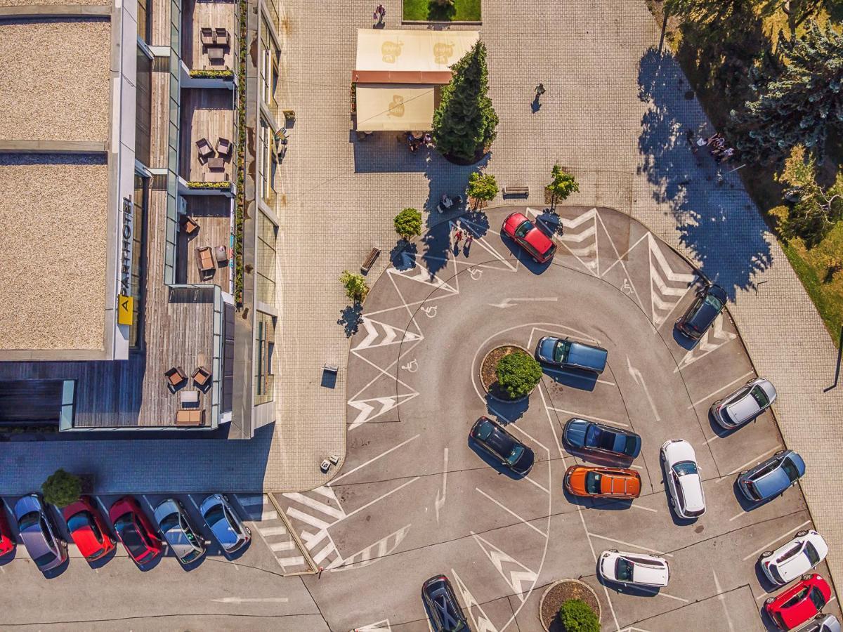 Aparthotel Central Liptovský Mikuláš מראה חיצוני תמונה